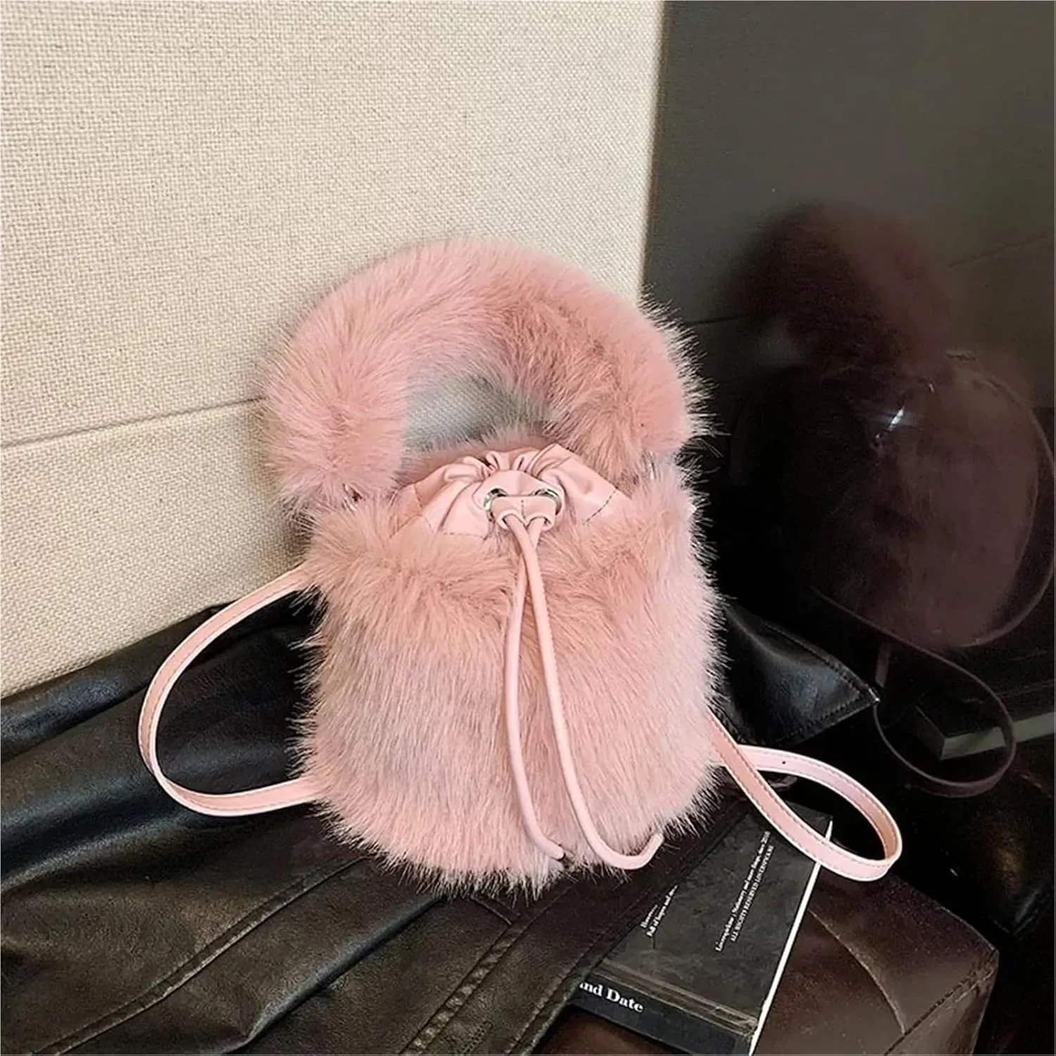 Fluffy Tote Bag Women's Bucket Bags Sweet Soft Plush Ladies Shoulder Bag Simple Winter Female Handbags Winter Fuzzy Purses
