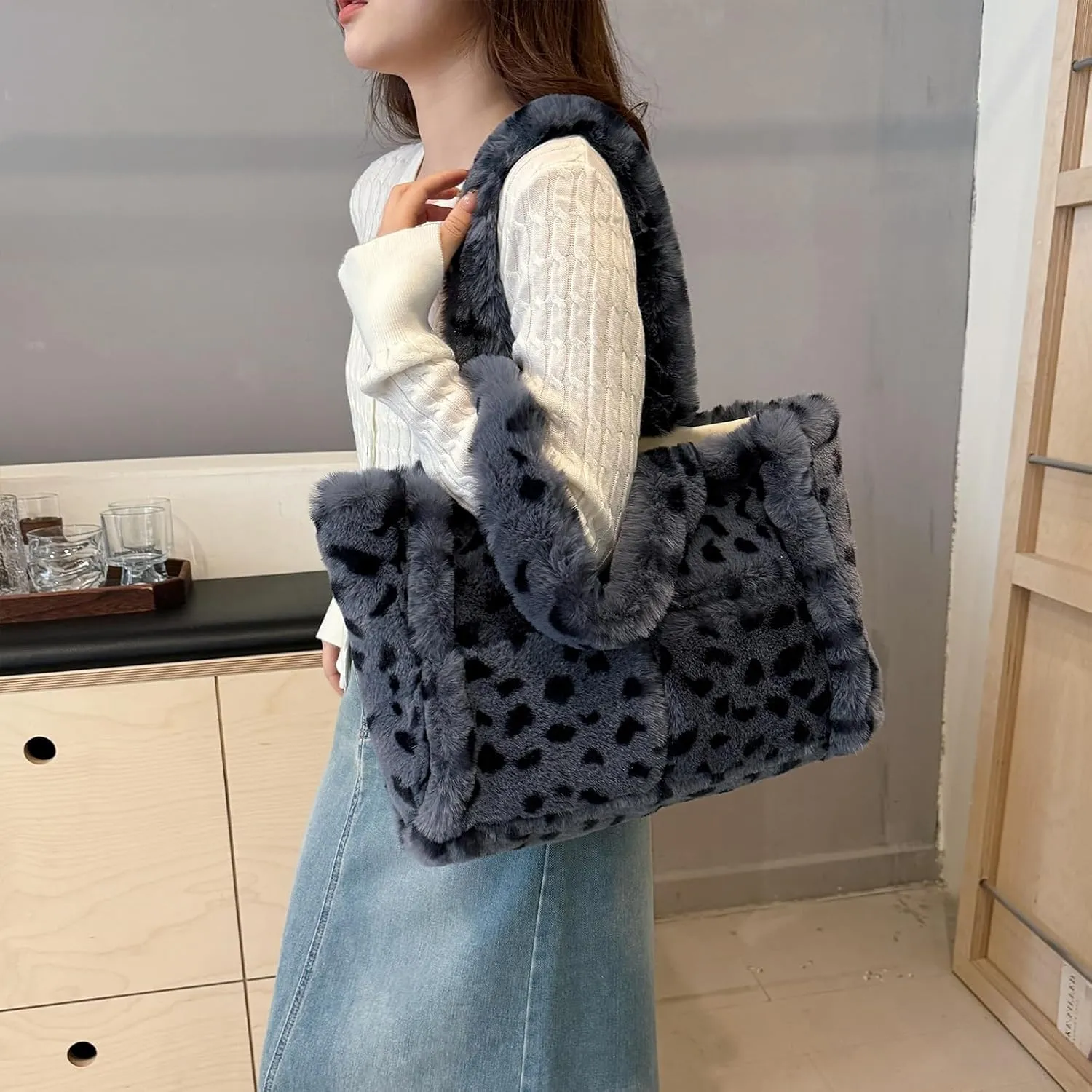 Fluffy Tote Bags Winter Furry Purse for Women Y2K Faux Fur Bag Fuzzy Shoulder Handbag