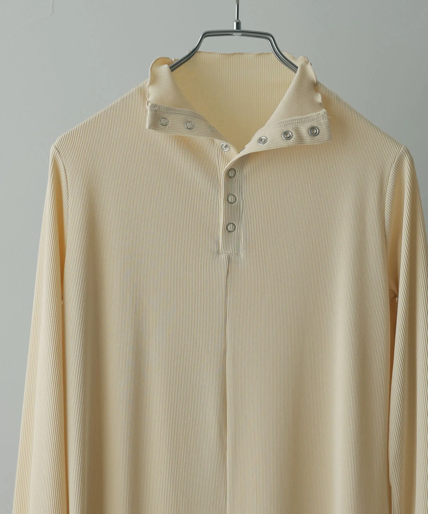 Snap button high neck rib OP