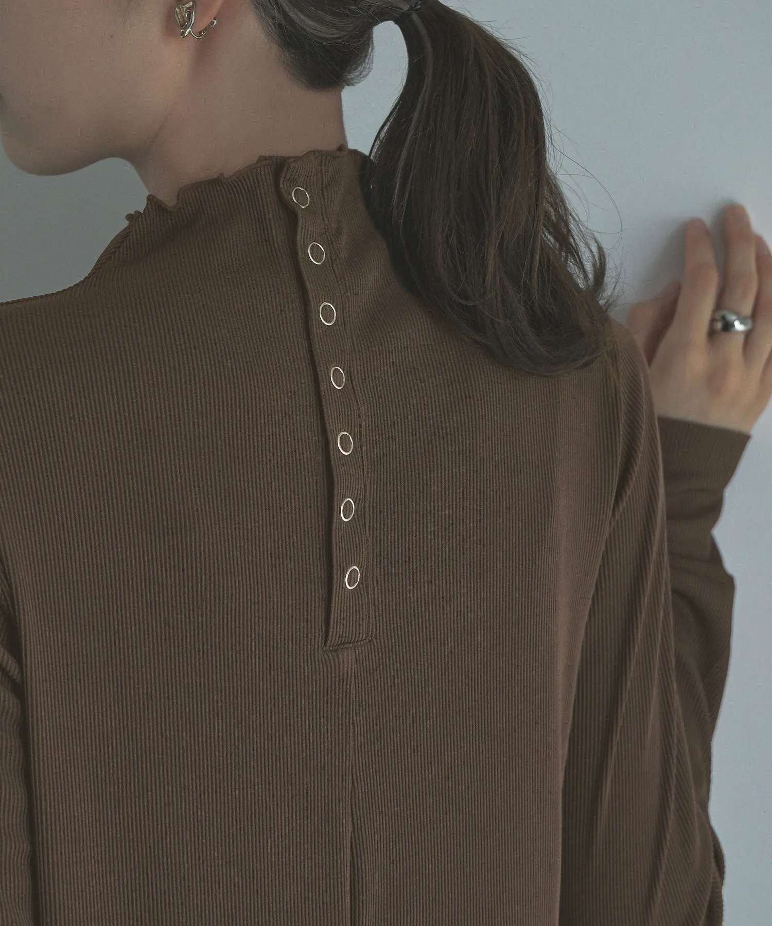 Snap button high neck rib OP